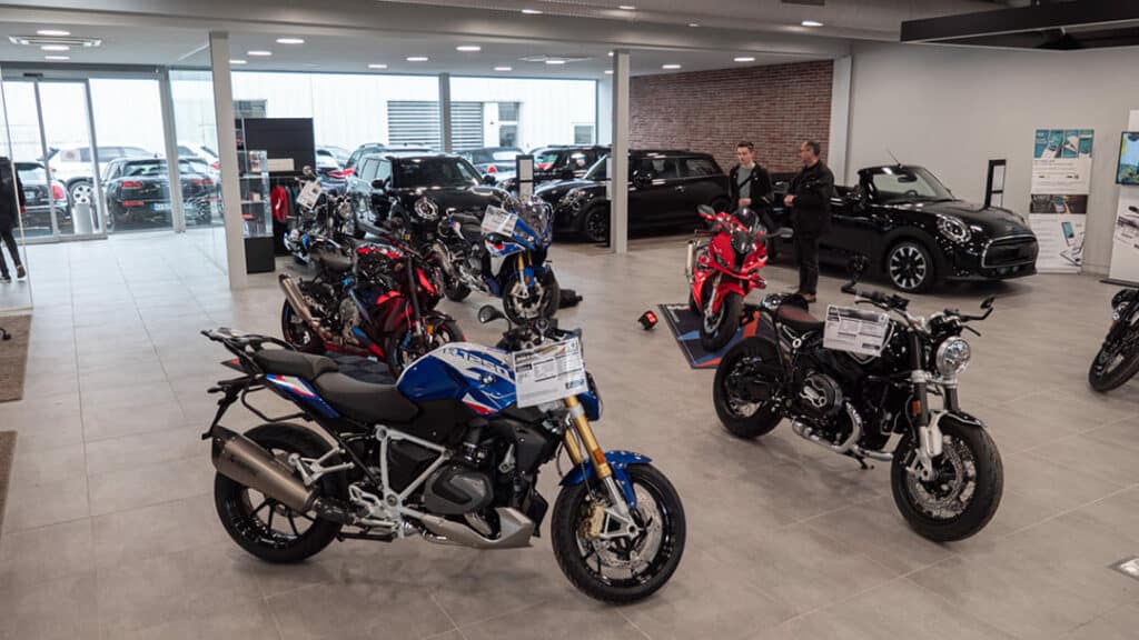 BMW Motorrad nouveauté moto 2023 M 1000 R